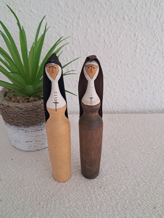 Set off vintage nun kokeshi