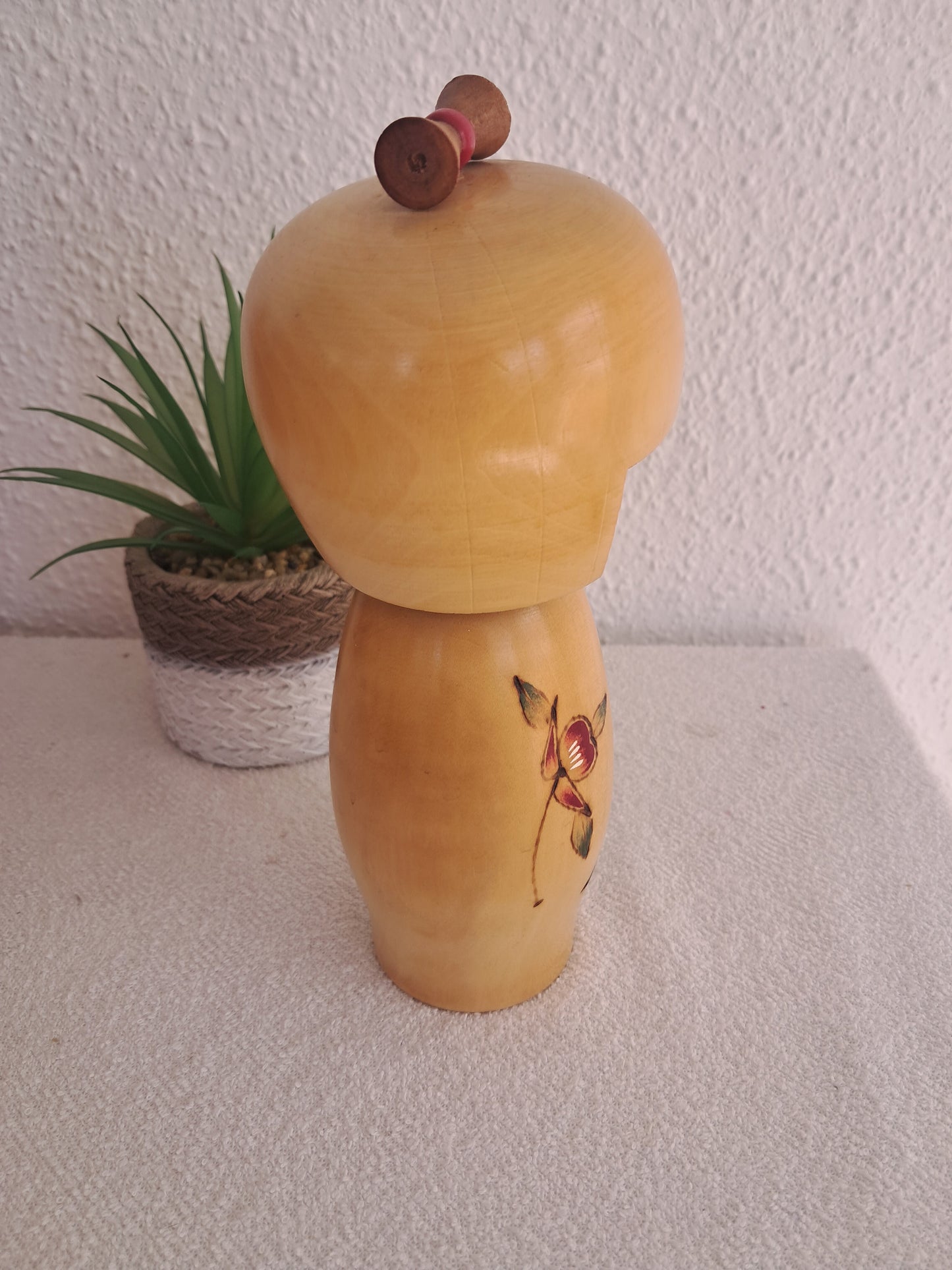 Vintage Sosaku kokeshi by Kishi Sadao (1932-1998)