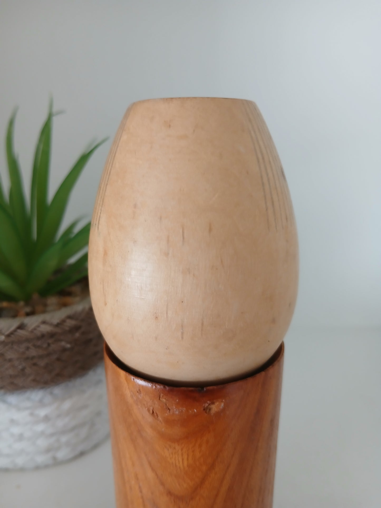 Vintage sosaku kokeshi By Issetsu Kuribayashi (1924-2011)
