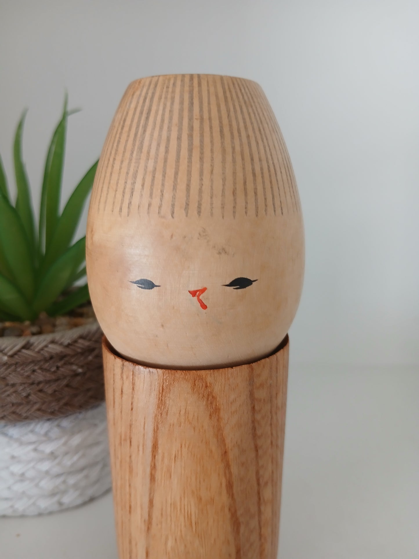 Vintage sosaku kokeshi By Issetsu Kuribayashi (1924-2011)