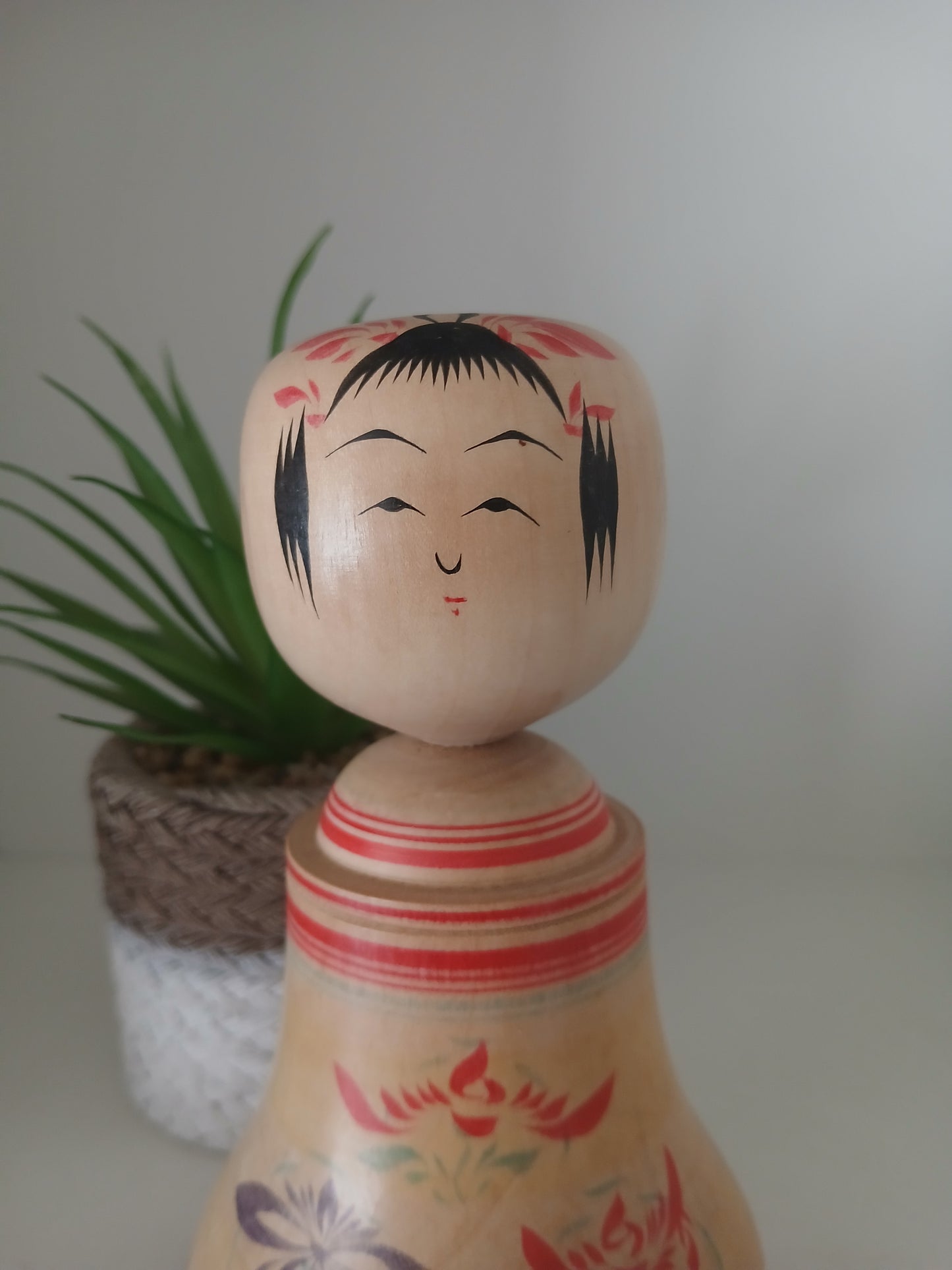 Vintage traditional Ejiko Kokeshi from the Naruko strain by Onuma Kengo