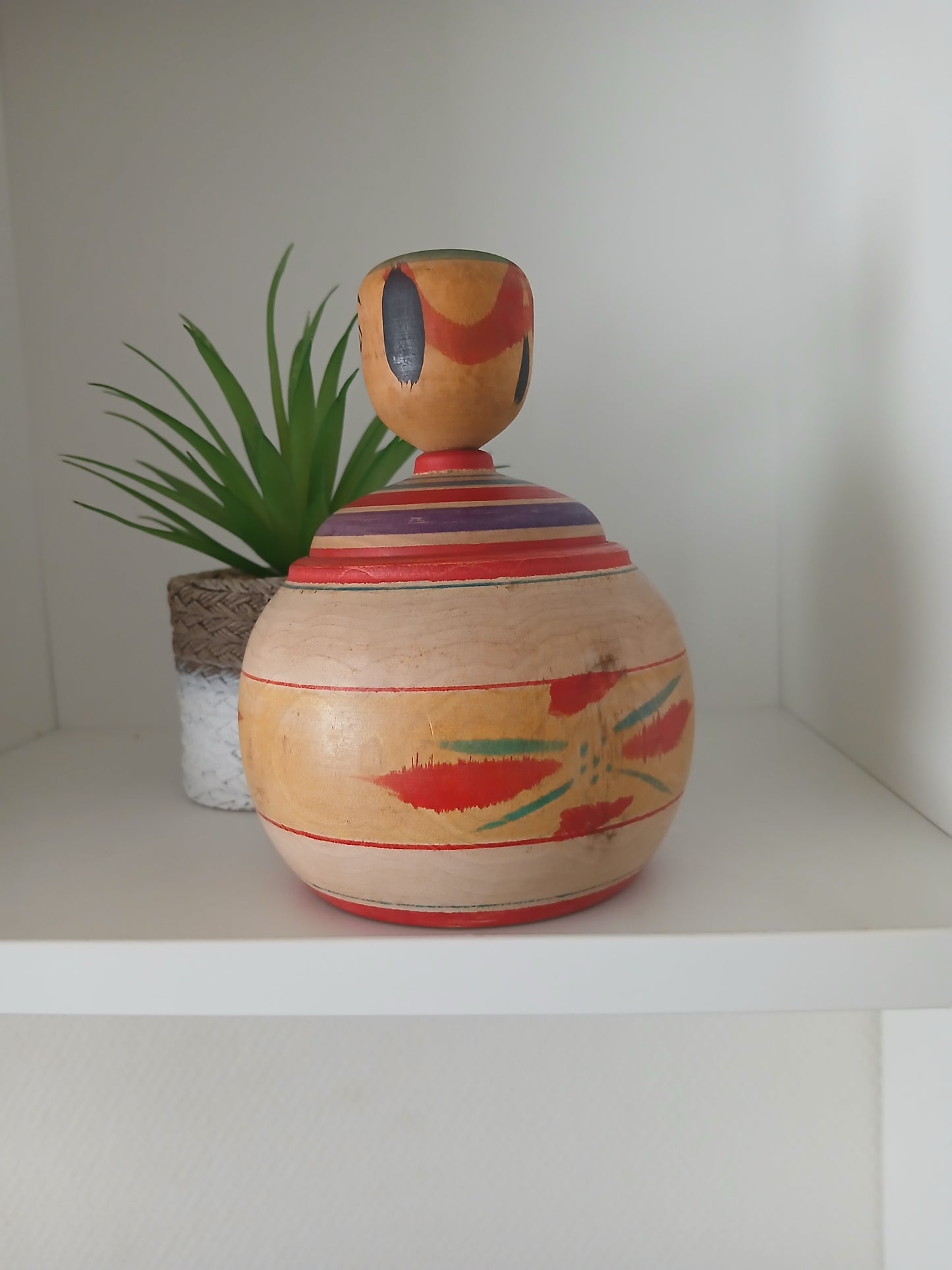 Vintage Ejiko kokeshi from the Nakanosawa strain by Fukuchi Yoshio - With container