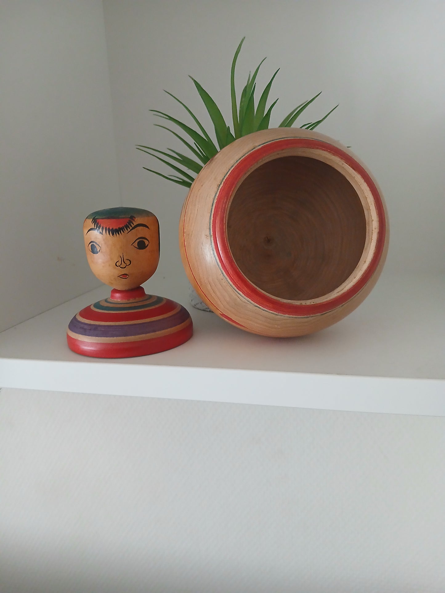 Vintage Ejiko kokeshi from the Nakanosawa strain by Fukuchi Yoshio - With container