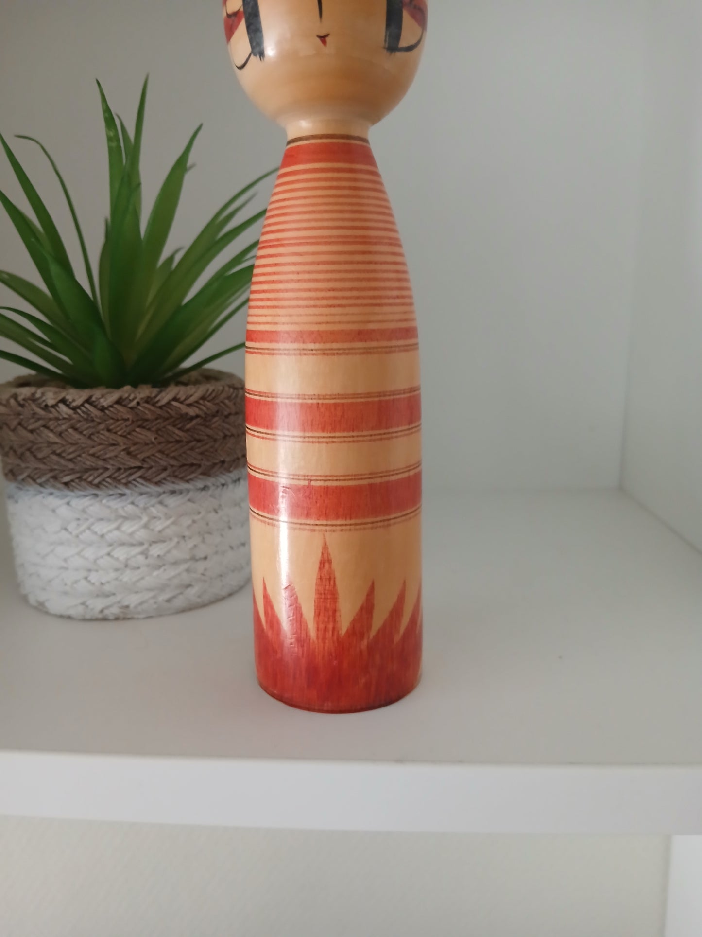 Vintage traditional Yajiro Kokeshi by  Hayashi Jyuukichi (1920- 1999)