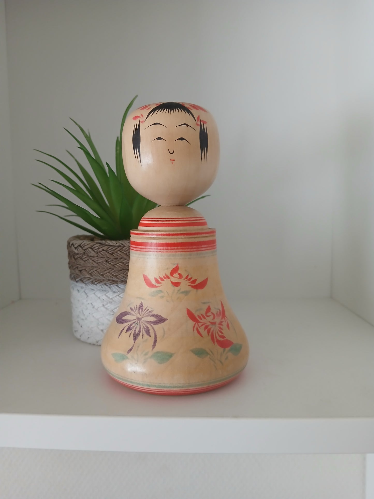Vintage traditional Ejiko Kokeshi from the Naruko strain by Onuma Kengo