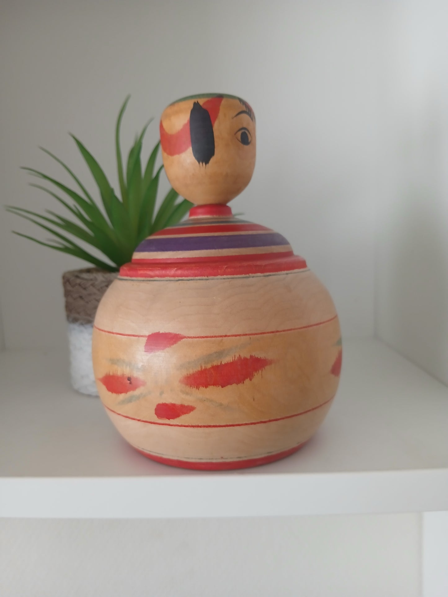 Vintage Ejiko kokeshi from the Nakanosawa strain by Fukuchi Yoshio - With container