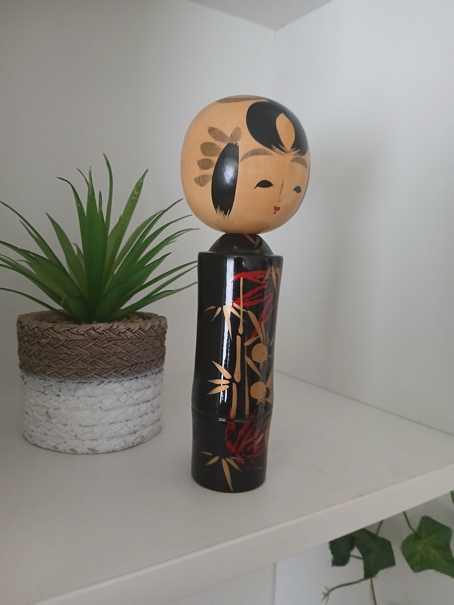 Lovely vintage black lacquer kokeshi by Takahashi Tatsuro