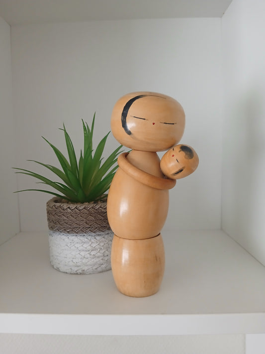 Vintage creative kokeshi by Yajima Suihou (1915-)- Mother and child