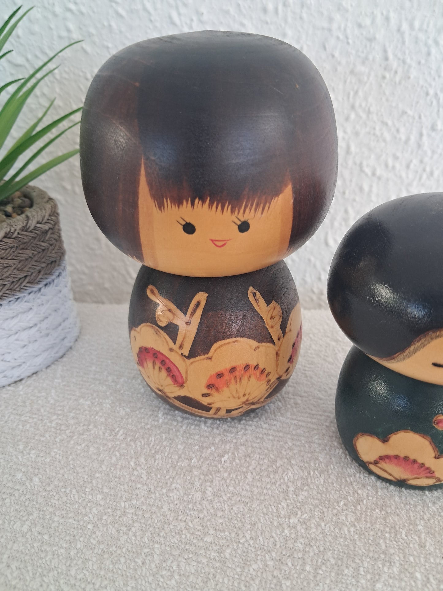 Set cute kokeshi made by Takanashi Hanpushi