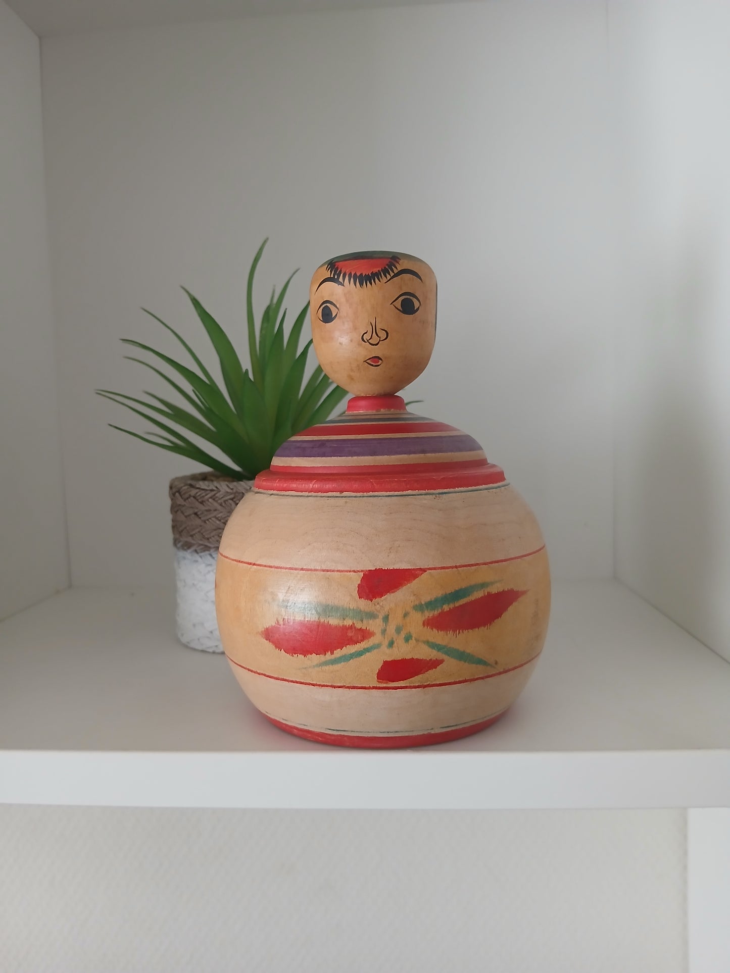 Vintage Ejiko kokeshi from the Nakanosawa strain by Fukuchi Yoshio - With container