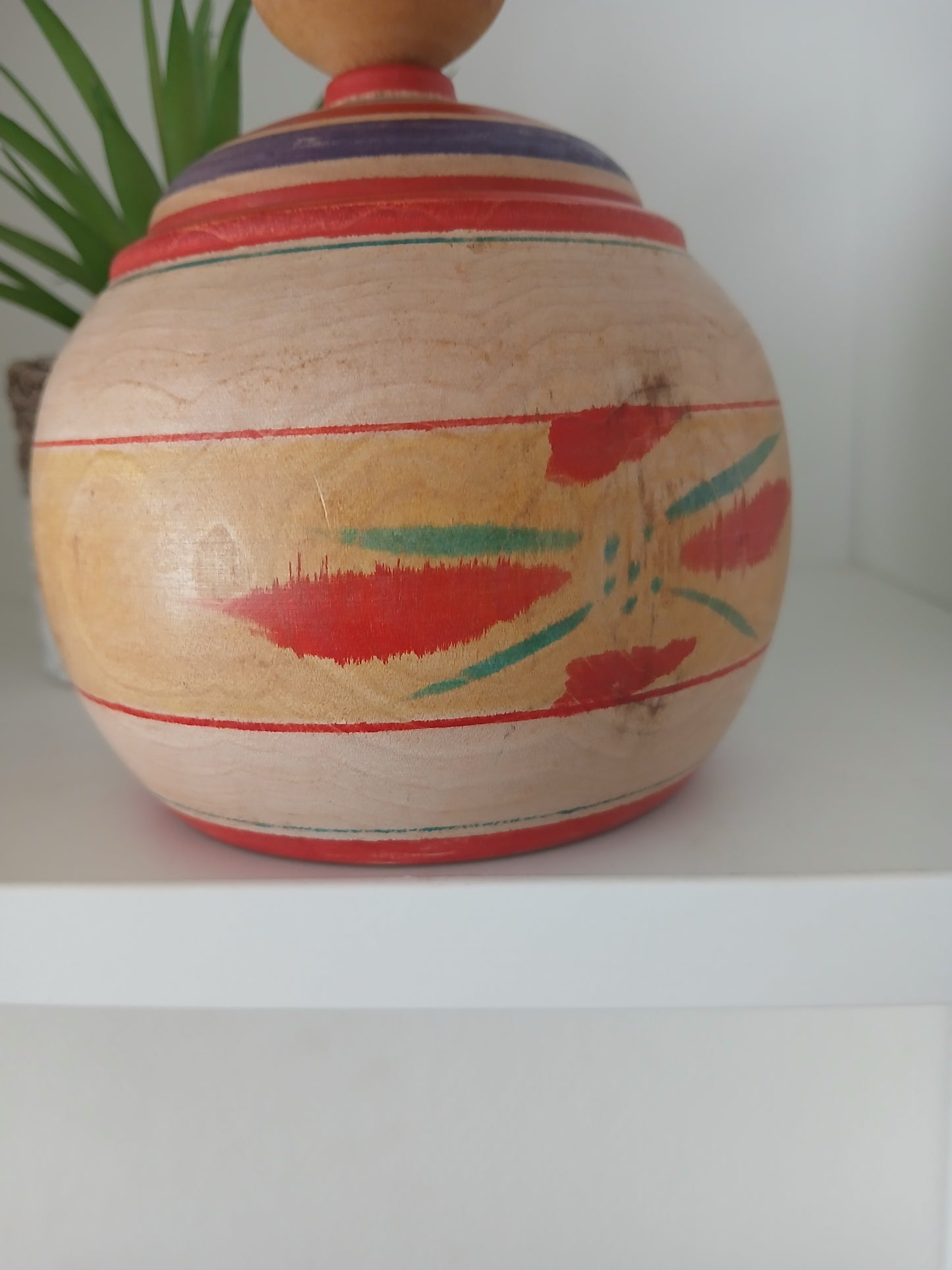 Vintage Ejiko kokeshi from the Nakanosawa strain by Fukuchi Yoshio - With container