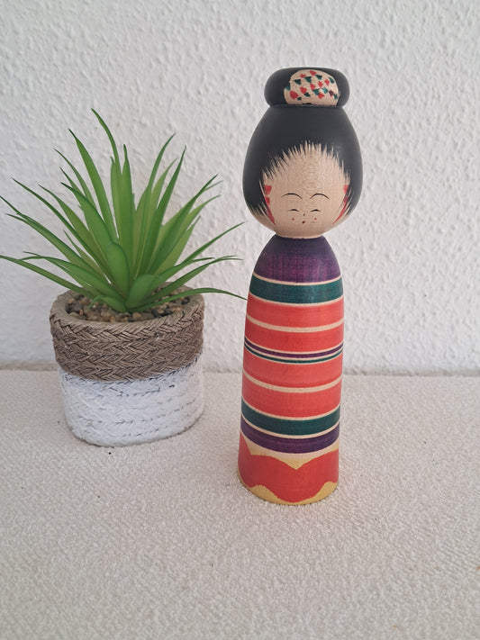 Rare Traditional Yajiro kokeshi by Niiyama Sakyo（1934-）