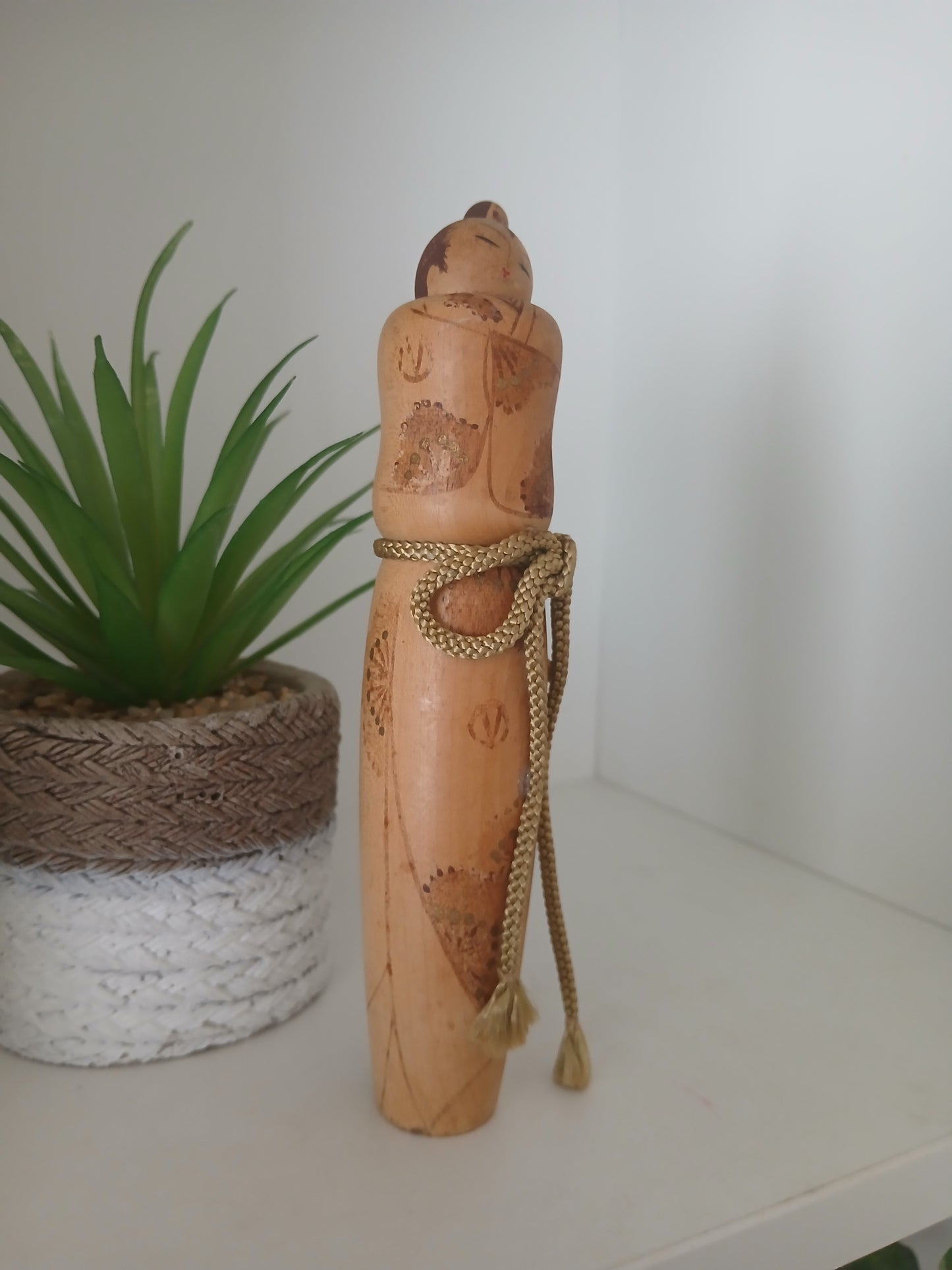 Elegant vintage creative kokeshi