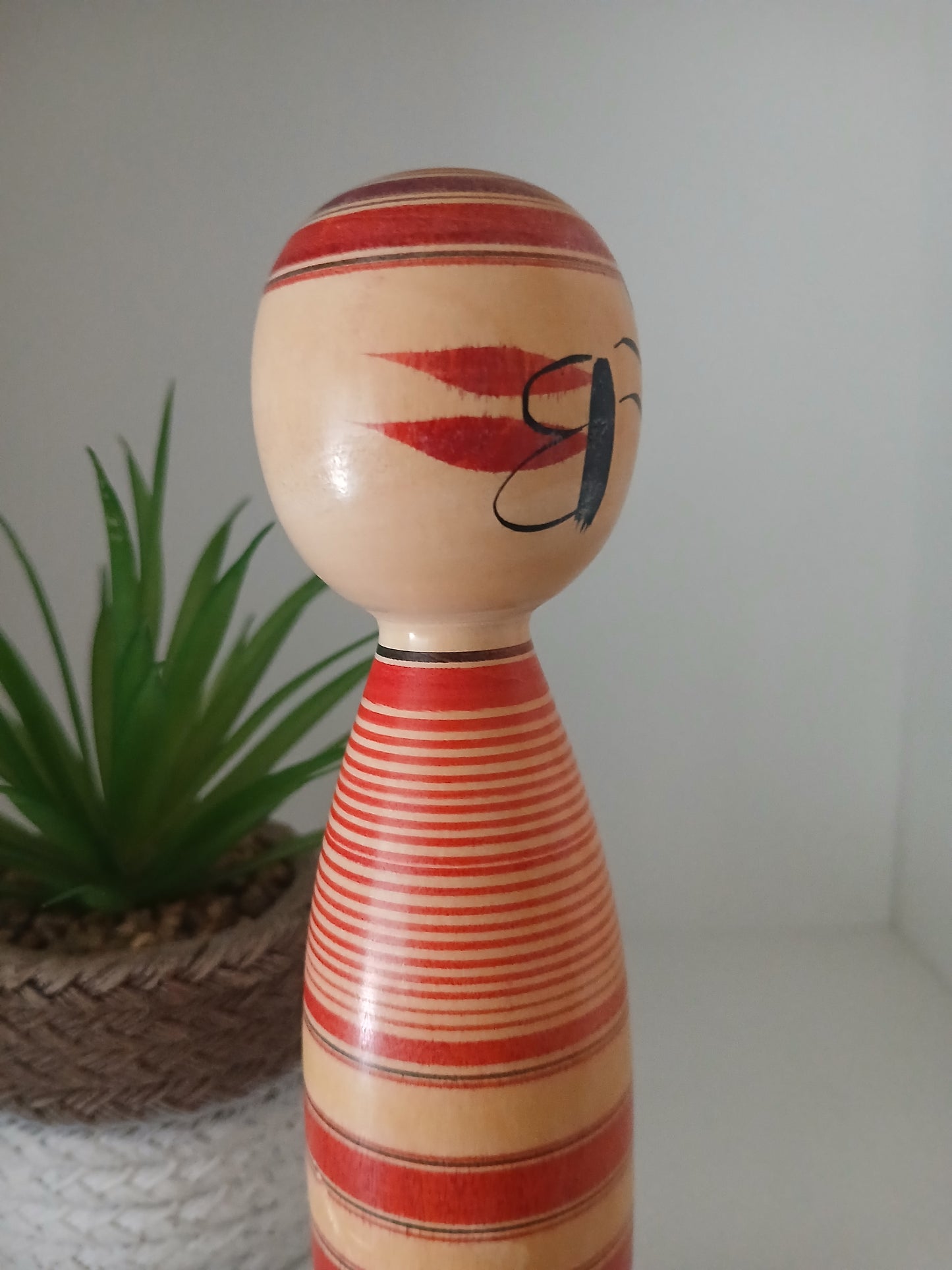 Vintage traditional Yajiro Kokeshi by  Hayashi Jyuukichi (1920- 1999)