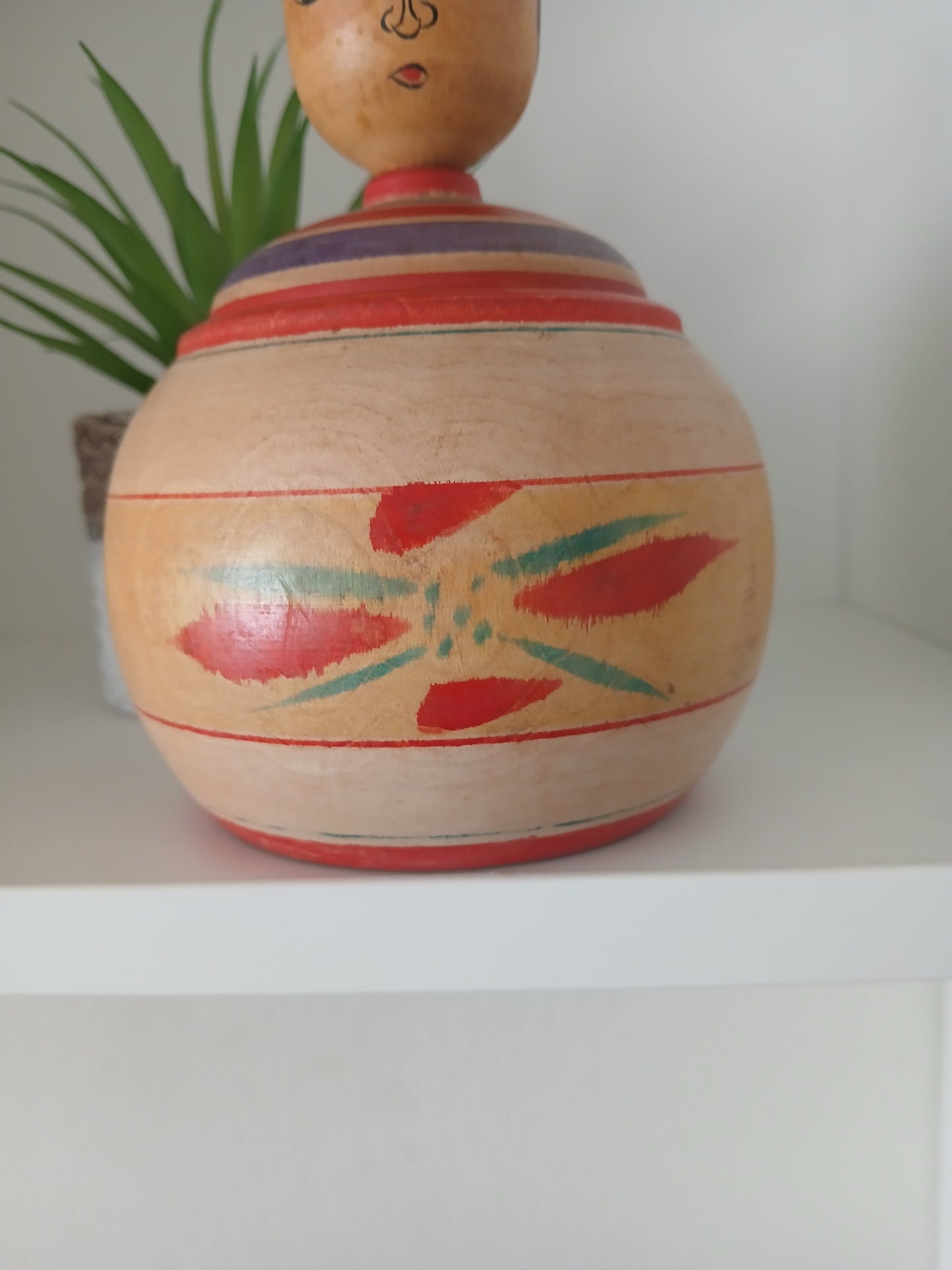 Vintage Ejiko kokeshi from the Nakanosawa strain by Fukuchi Yoshio - With container