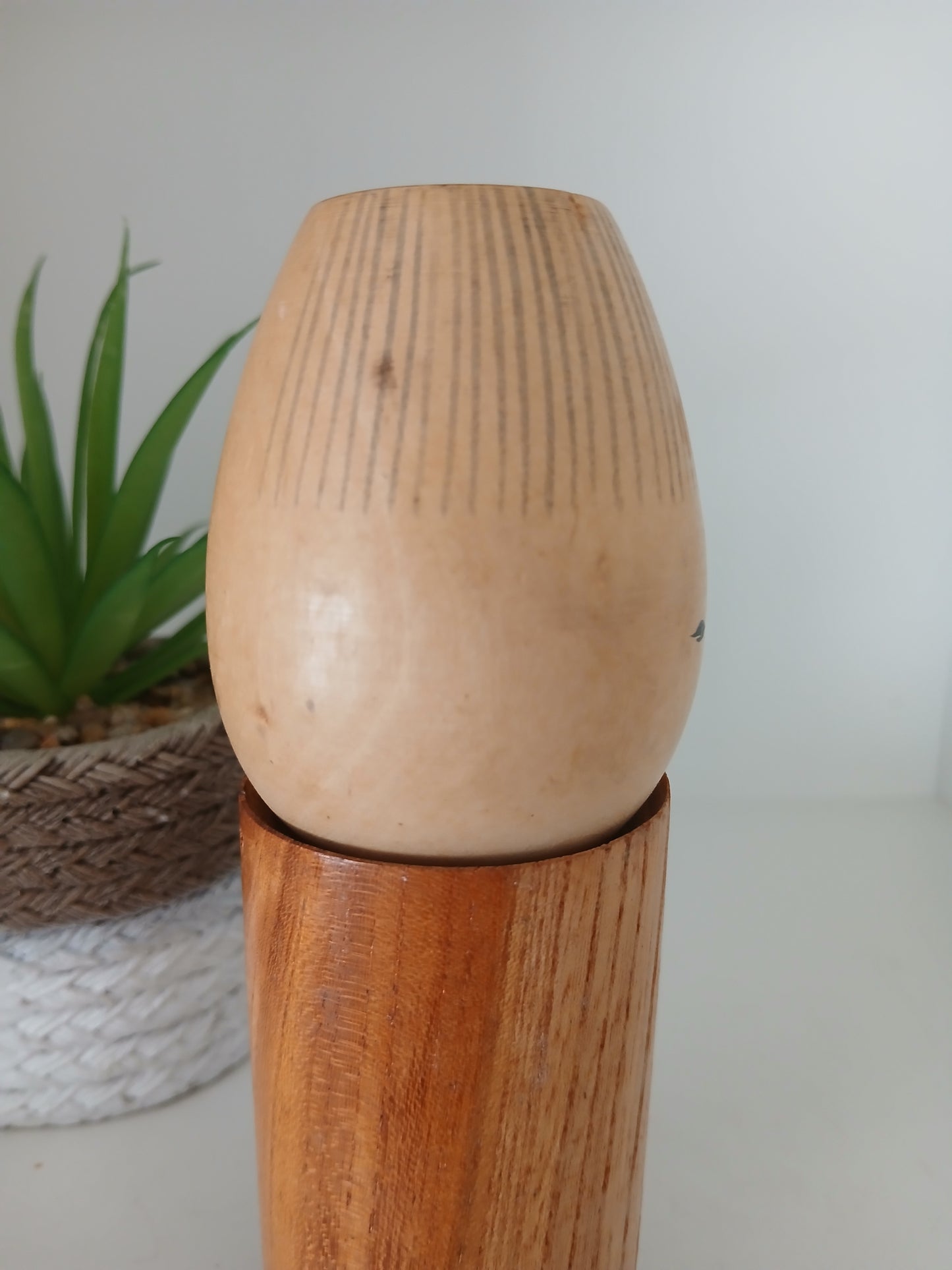 Vintage sosaku kokeshi By Issetsu Kuribayashi (1924-2011)