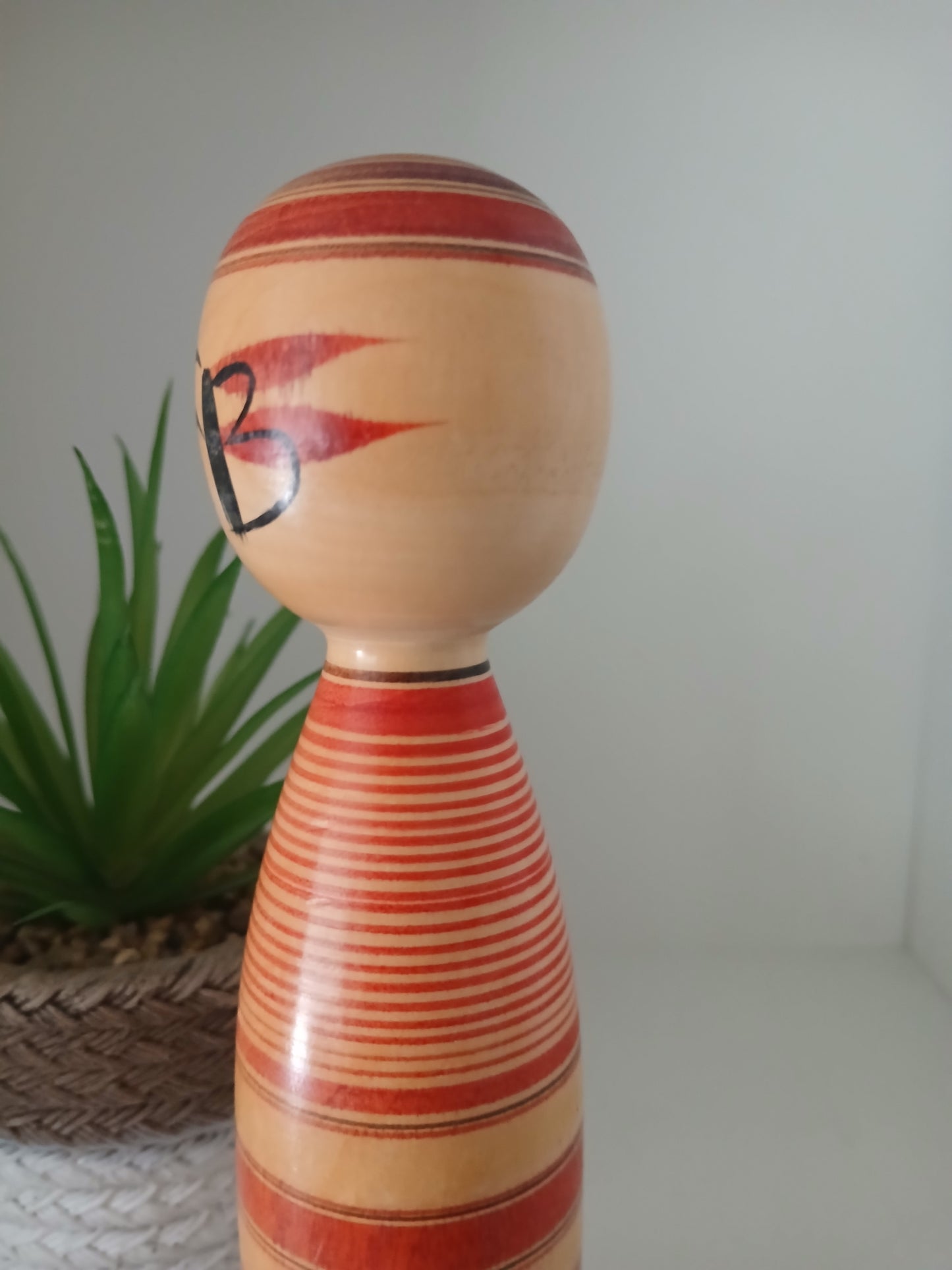 Vintage traditional Yajiro Kokeshi by  Hayashi Jyuukichi (1920- 1999)