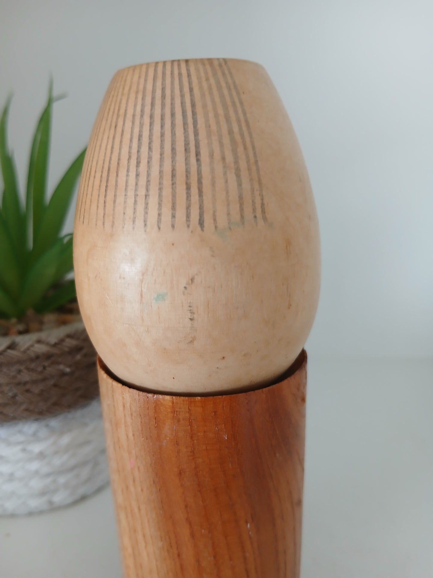 Vintage sosaku kokeshi By Issetsu Kuribayashi (1924-2011)