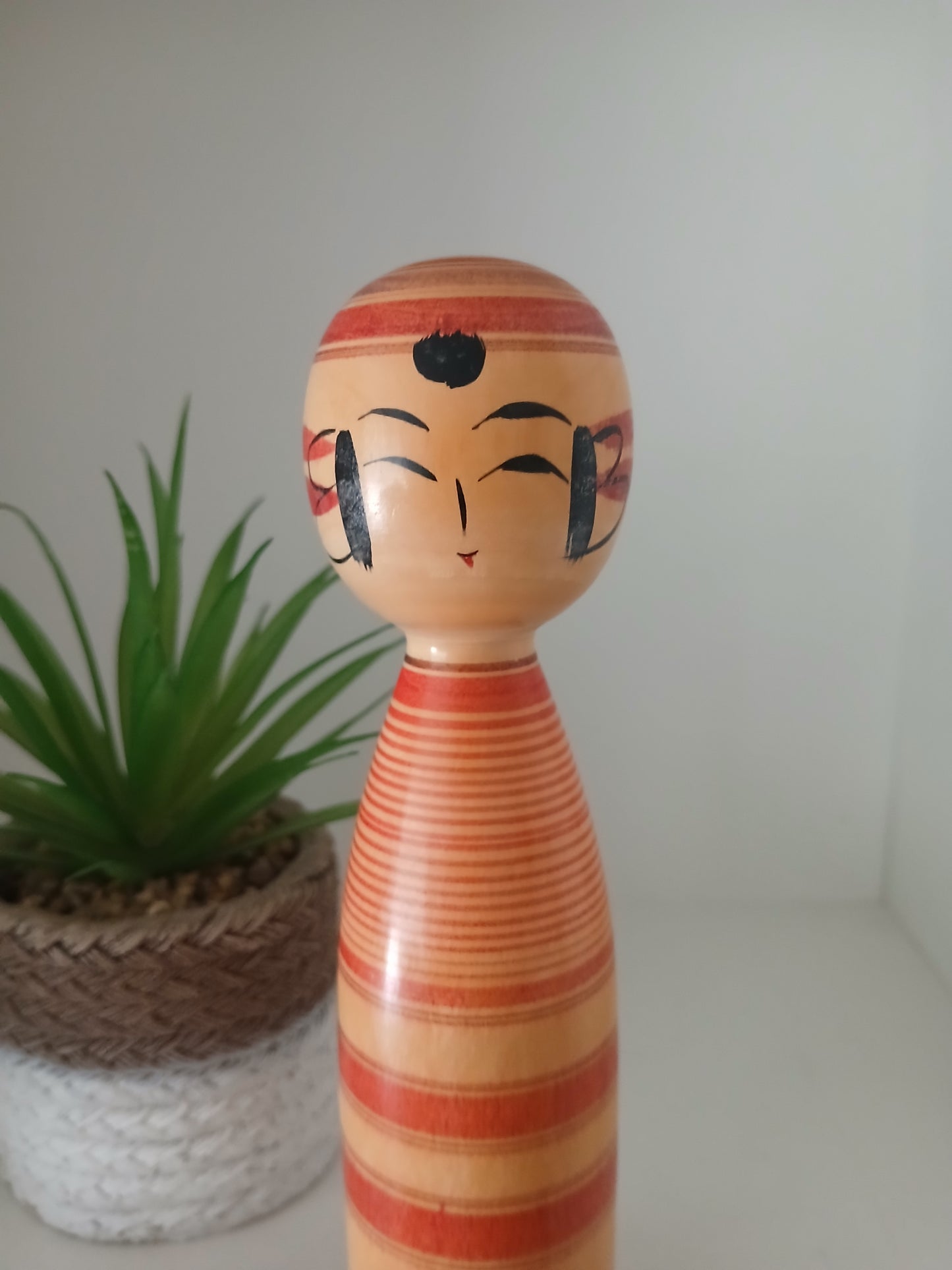 Vintage traditional Yajiro Kokeshi by  Hayashi Jyuukichi (1920- 1999)