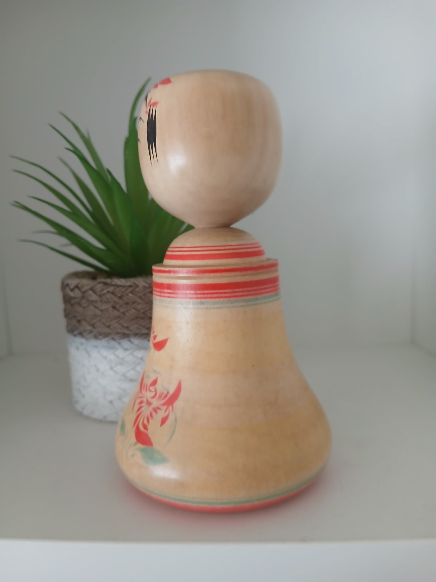 Vintage traditional Ejiko Kokeshi from the Naruko strain by Onuma Kengo