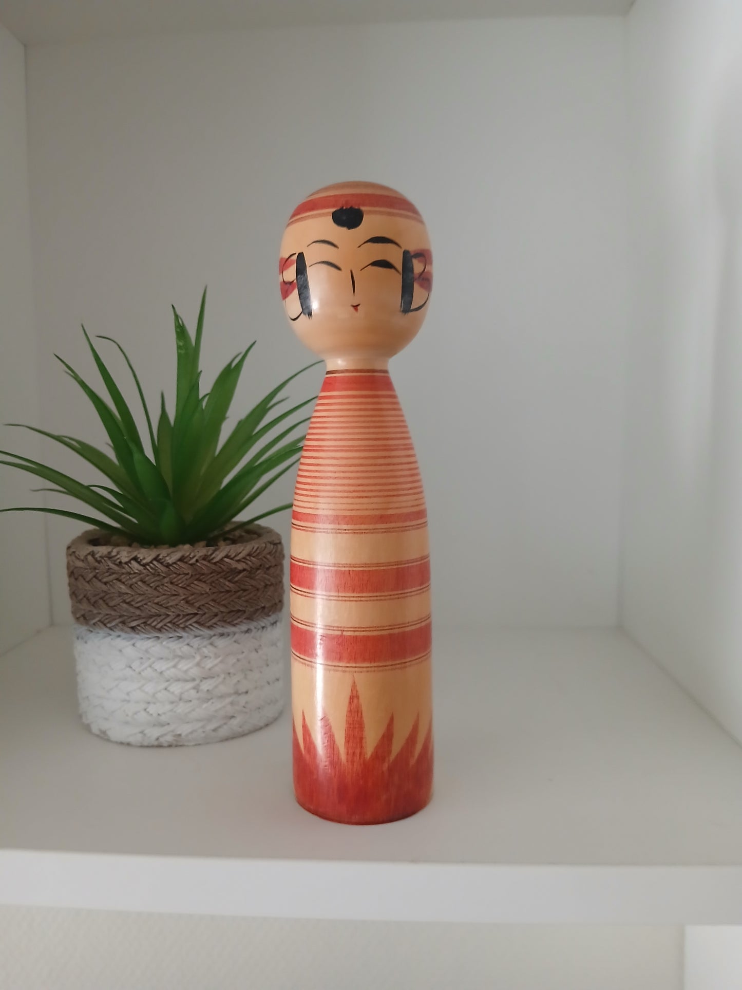 Vintage traditional Yajiro Kokeshi by  Hayashi Jyuukichi (1920- 1999)