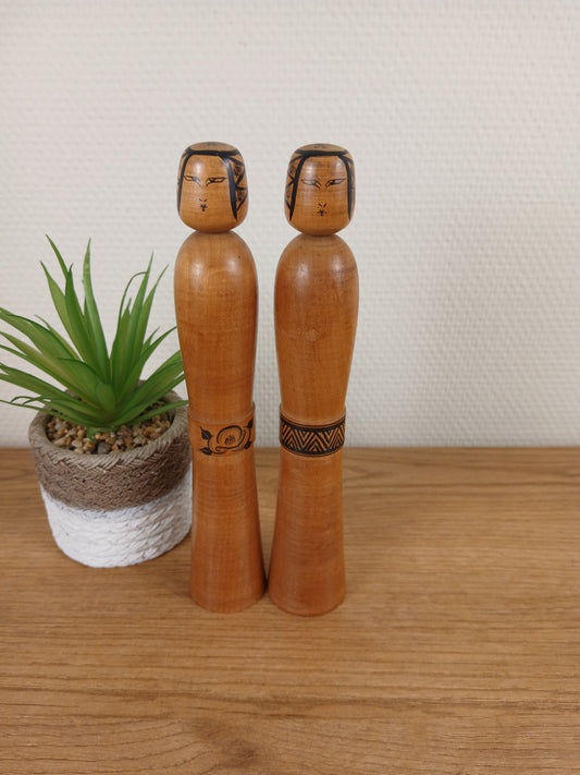 Vintage set off 2 creative kokeshi - Monochrome
