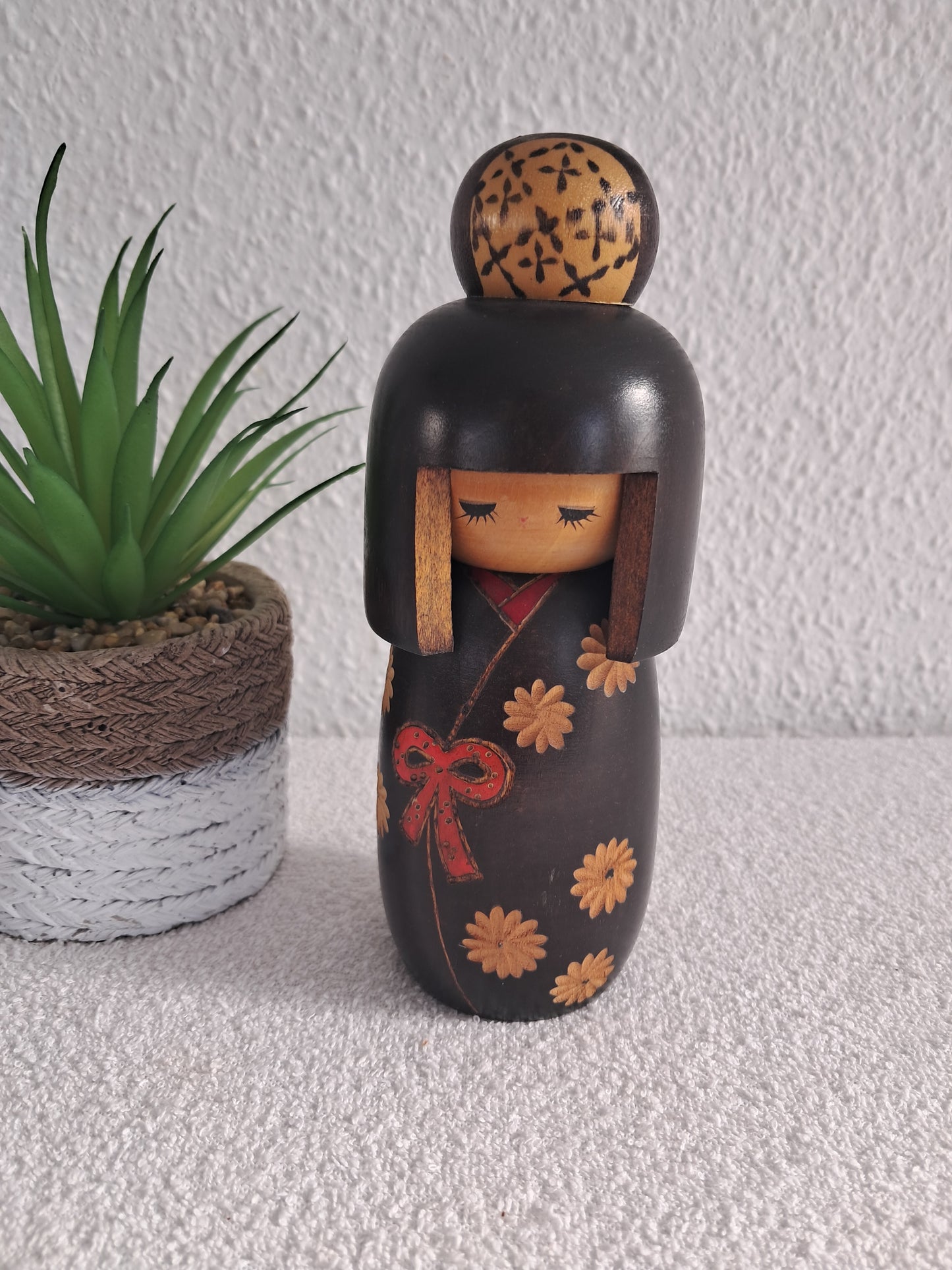 Vintage Gumma kokeshi by Hajime Miyashita (1940-)