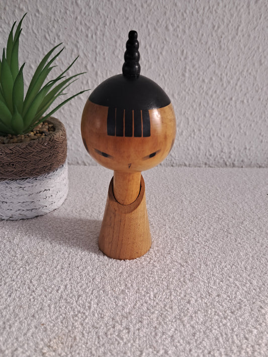 Exclusive kokeshi by Aida Harumine ( Seihou ) (1926-1998)