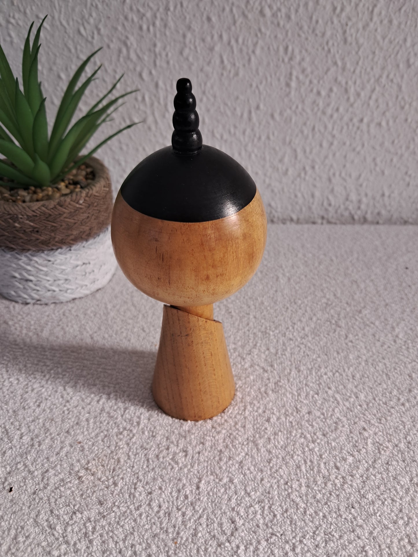 Exclusive kokeshi by Aida Harumine ( Seihou ) (1926-1998)