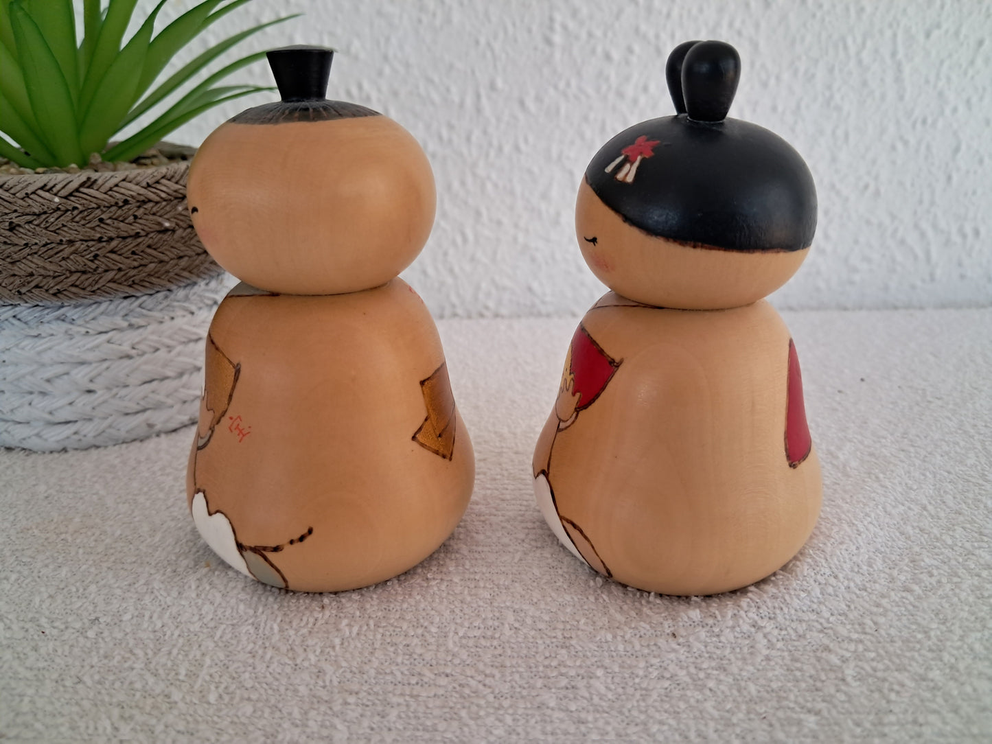 Set of 2 cute sosaku kokeshi by Oki Izumi