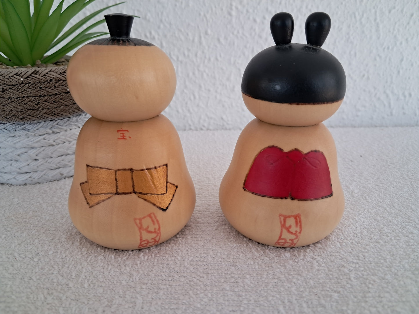 Set of 2 cute sosaku kokeshi by Oki Izumi