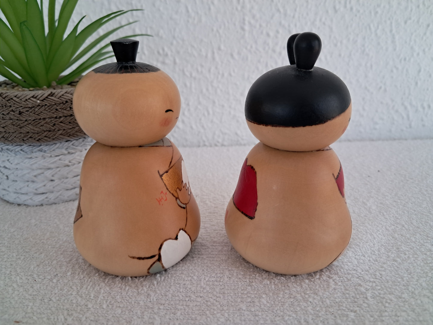 Set of 2 cute sosaku kokeshi by Oki Izumi