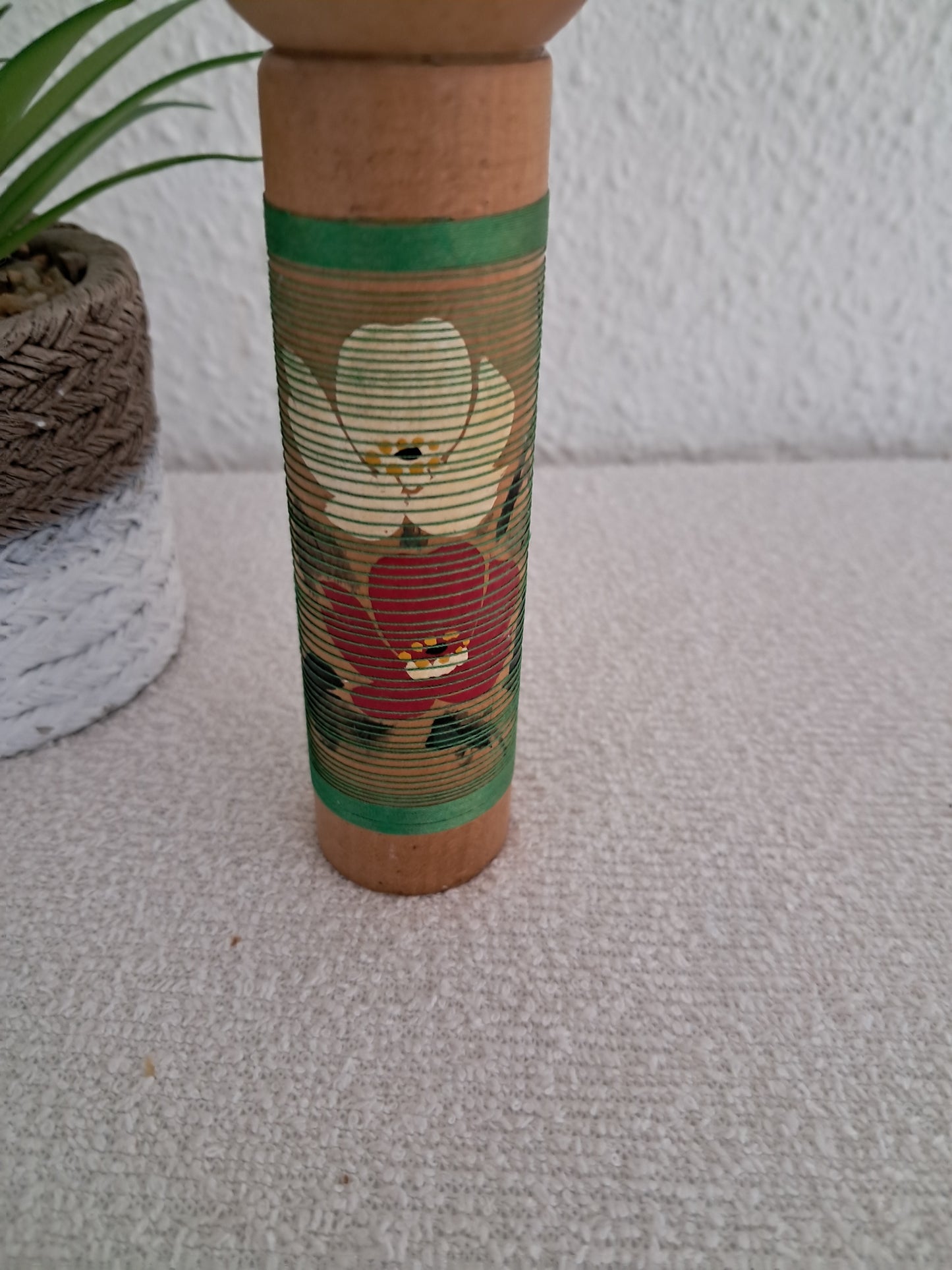 Vintage sosaku kokeshi by Aida Harumine (Seiho) (1926-1998).