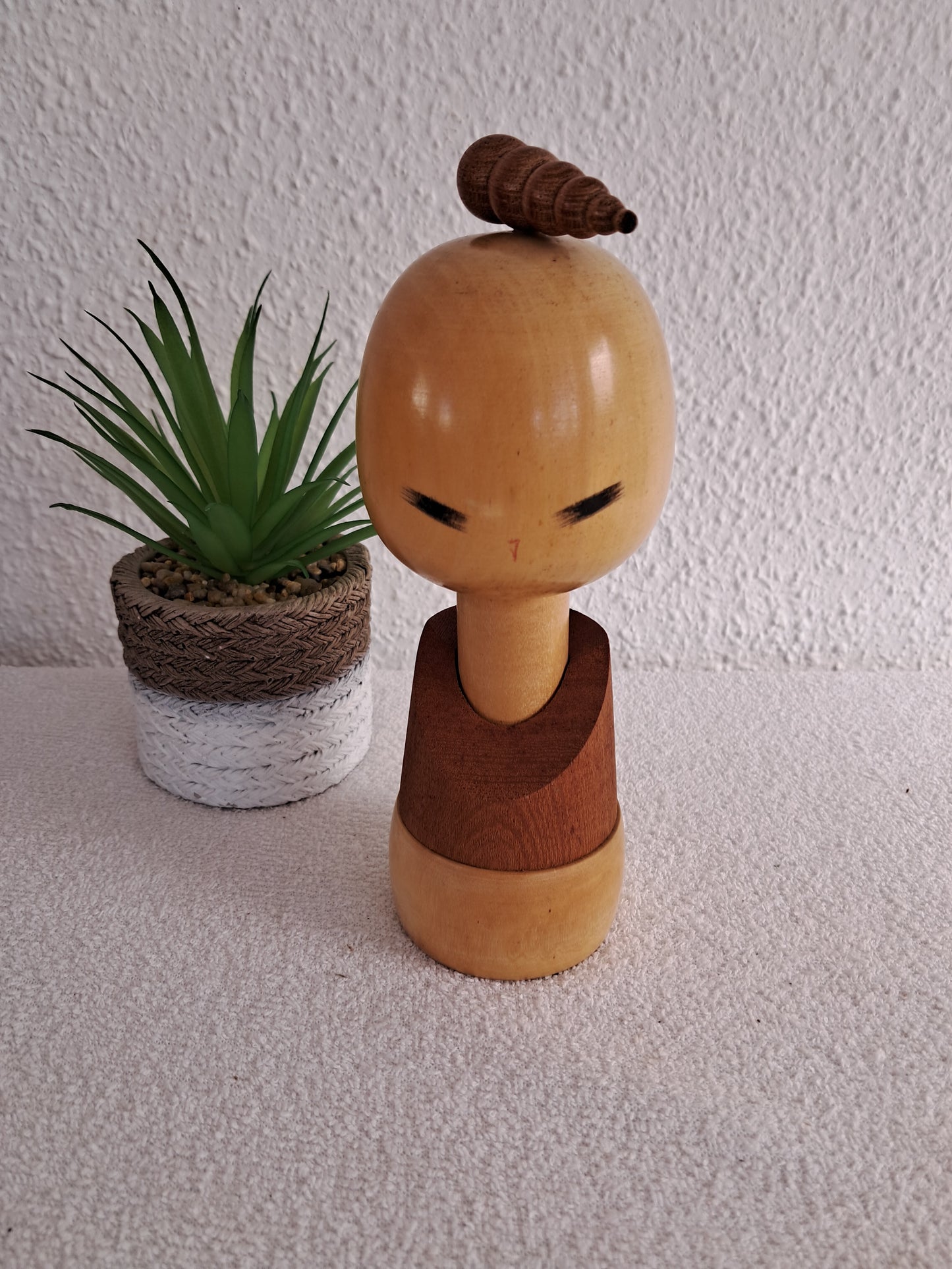 Exclusive Sosaku kokeshi made by Aida Harumine (1925-1998)