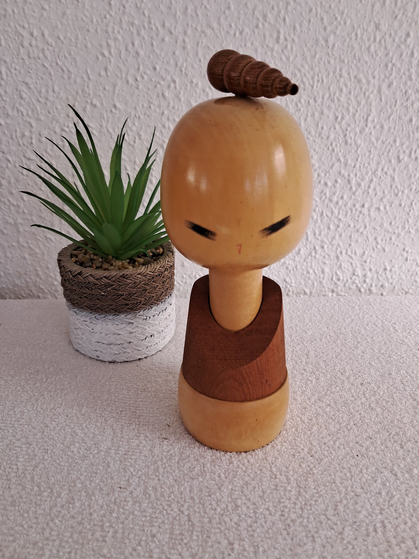 Exclusive Sosaku kokeshi made by Aida Harumine (1925-1998)