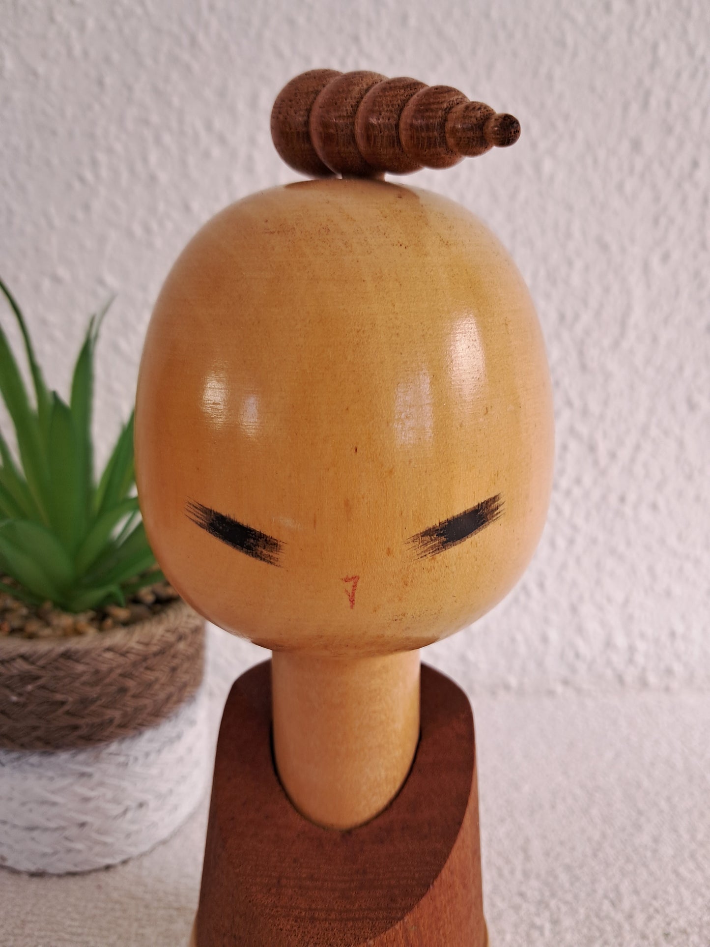 Exclusive Sosaku kokeshi made by Aida Harumine (1925-1998)