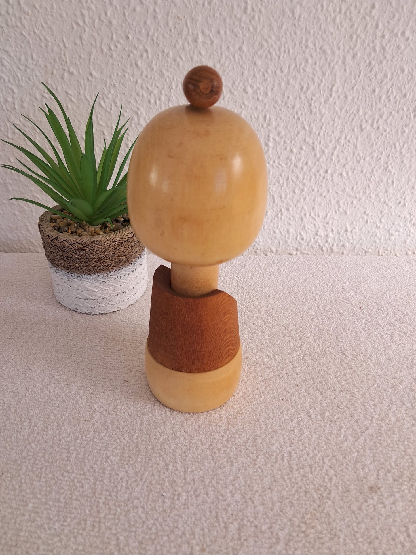 Exclusive Sosaku kokeshi made by Aida Harumine (1925-1998)