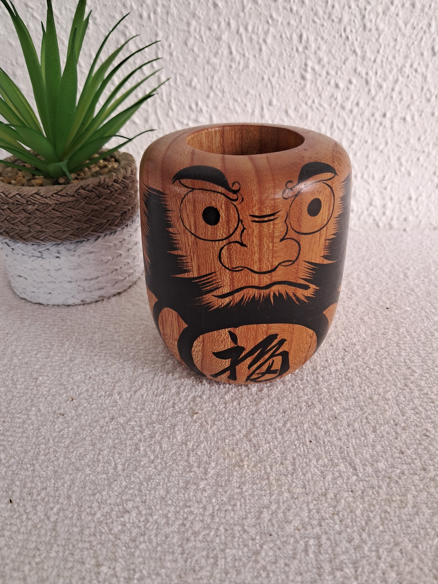 Daruma pen stand