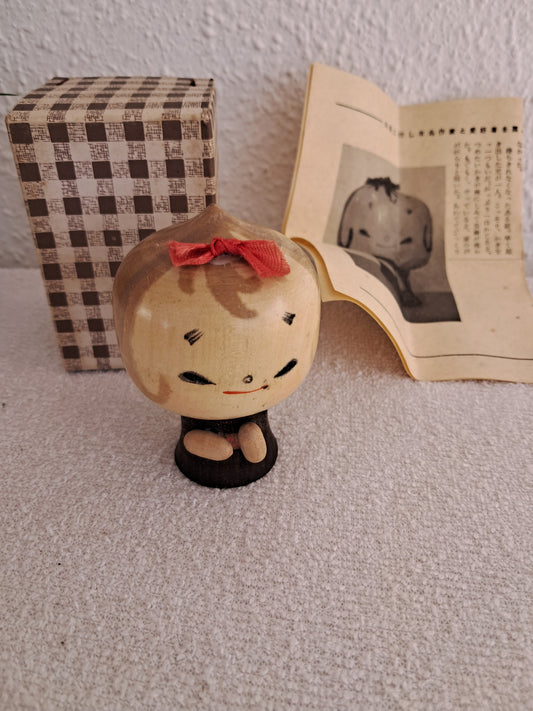 Vintage Sokaku kokeshi by Eiko