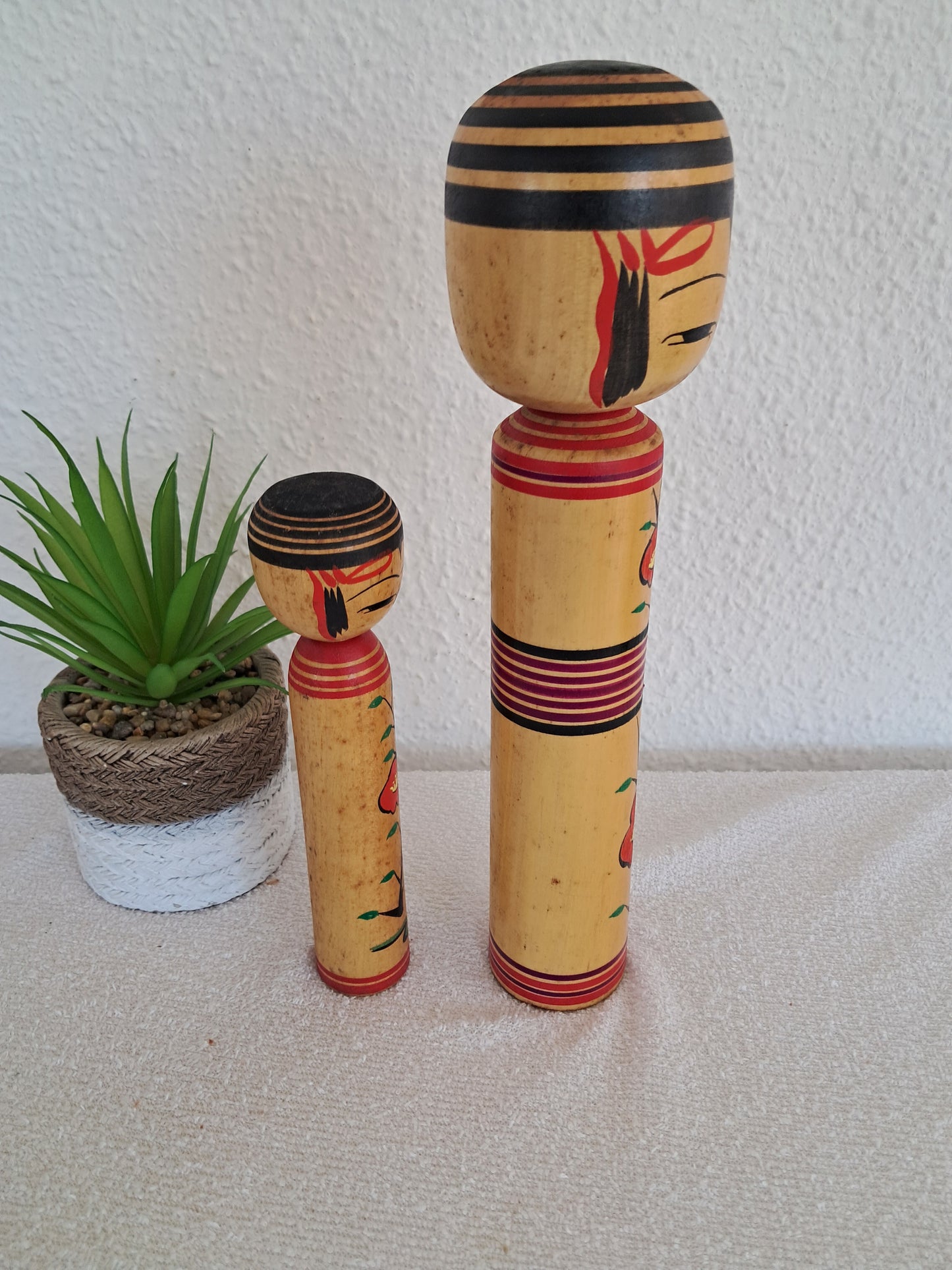 Set traditional kokeshi by Jiryo Kobo atelier.