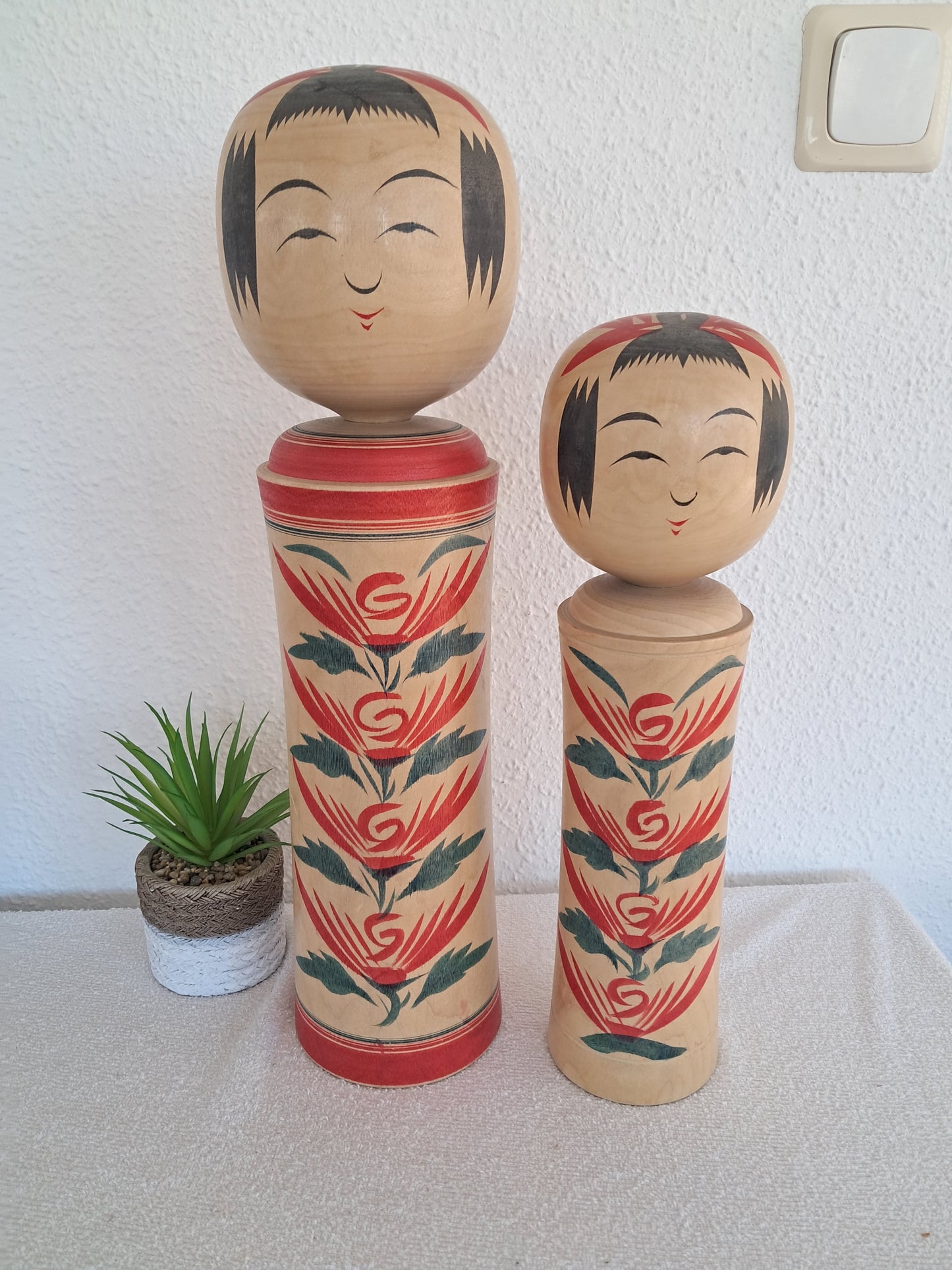 Exclusive pair traditional Naruko kokeshi by Takahashi takezo (1888-1969)