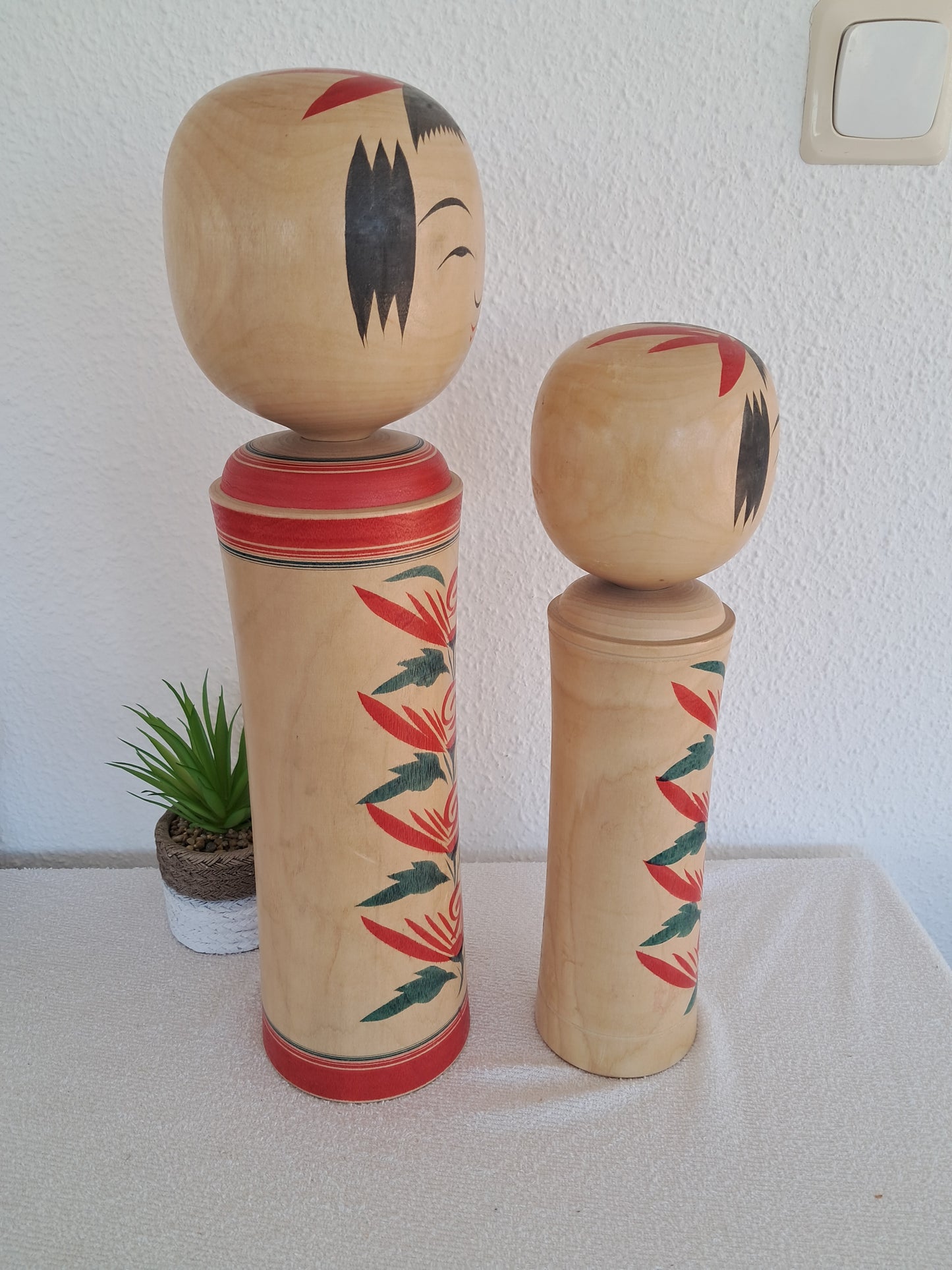 Exclusive pair traditional Naruko kokeshi by Takahashi takezo (1888-1969)