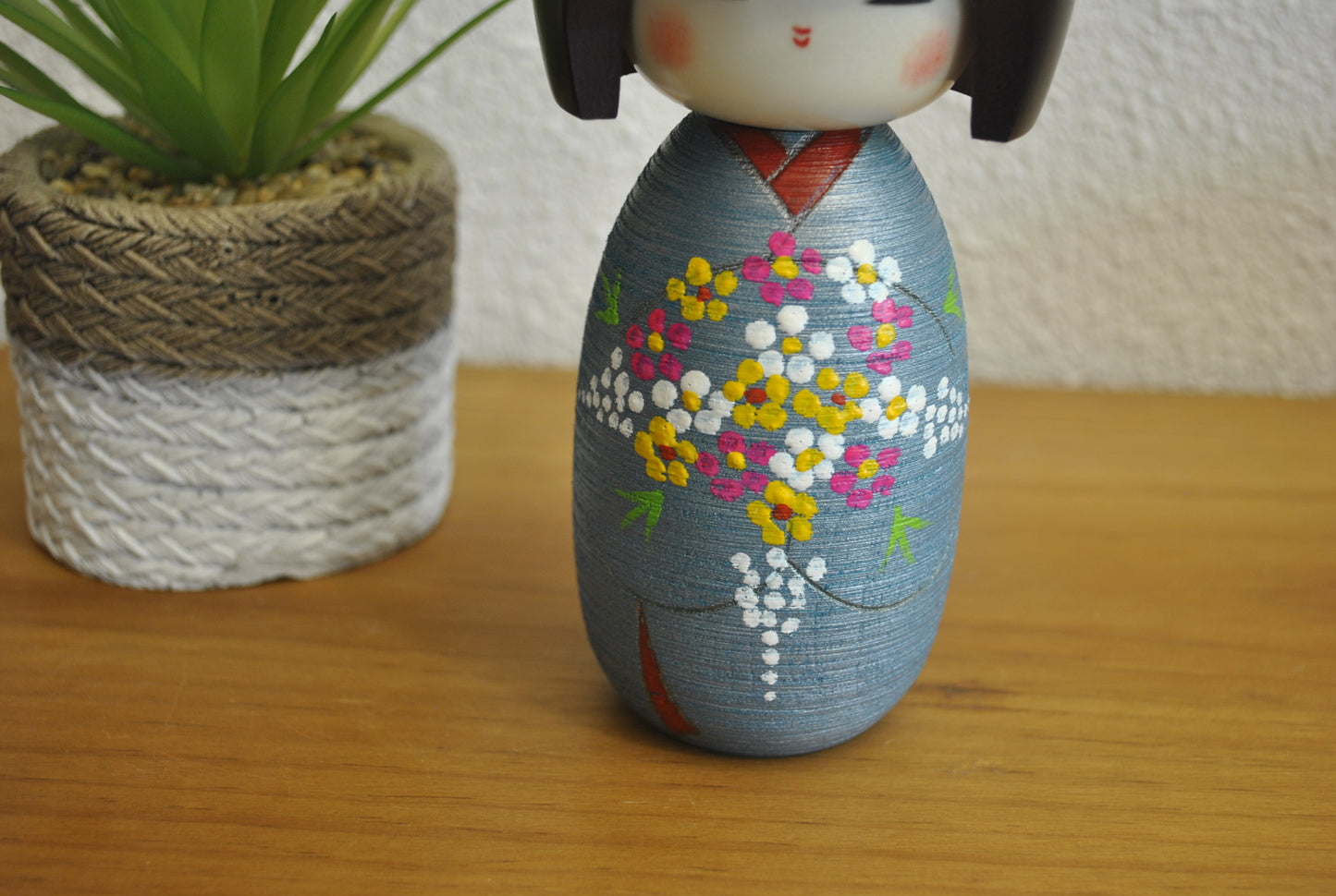 Gumma kokeshi made by Fujikawa Masae (1942-)