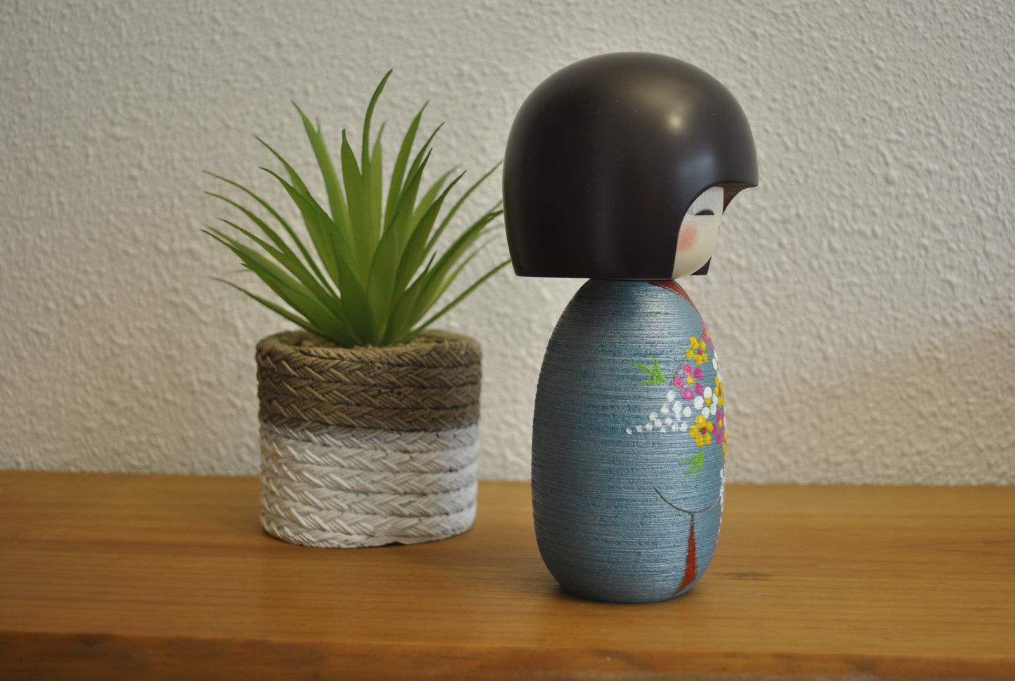 Gumma kokeshi made by Fujikawa Masae (1942-)