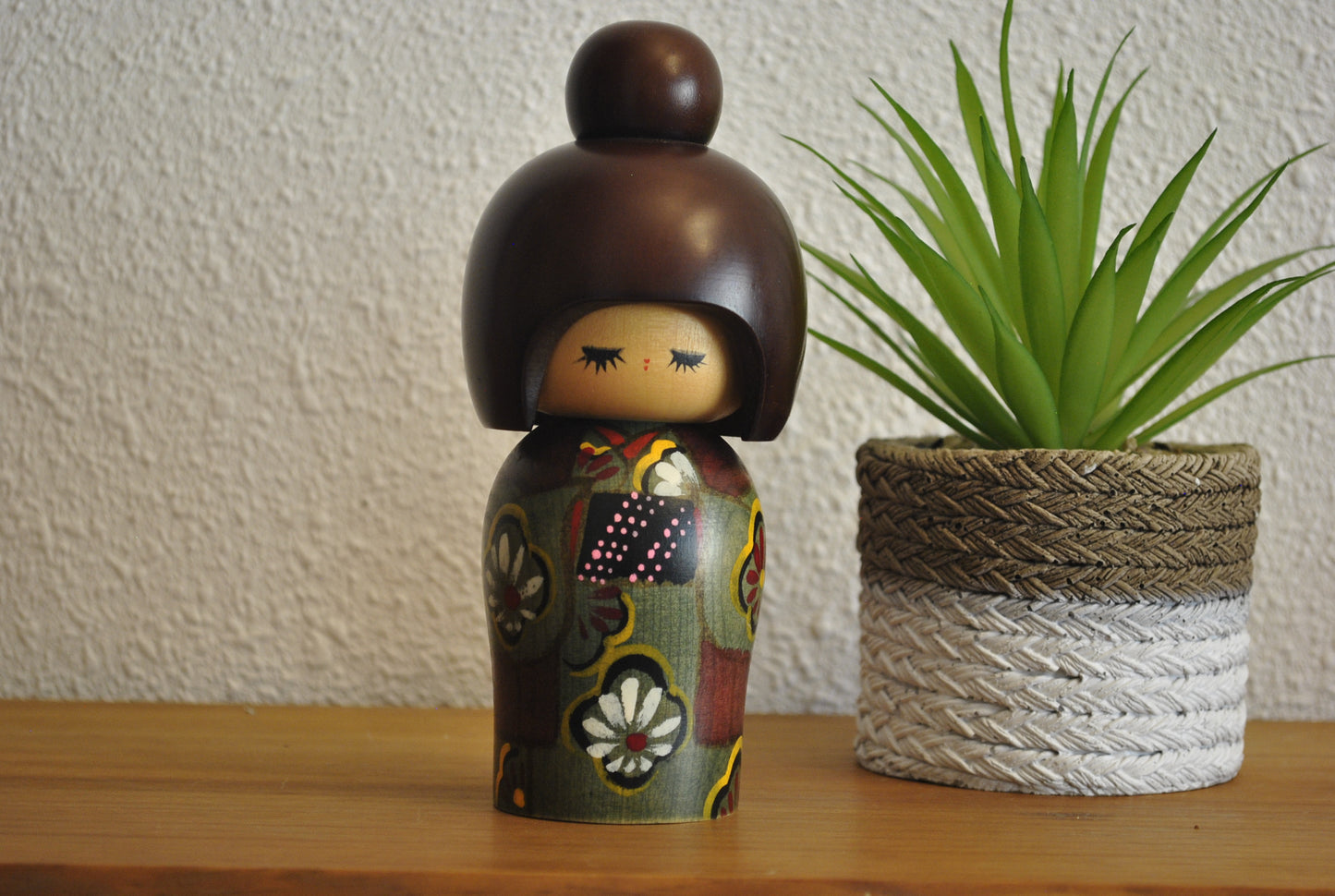 Vintage Gumma kokeshi made by Miyashita Hajime (1940-)