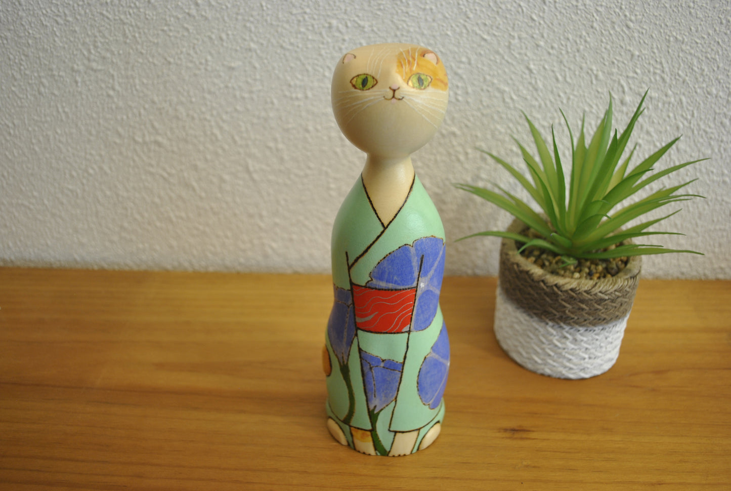 Unique Neko Kokeshi made by Oki Yasunobu (1955-)