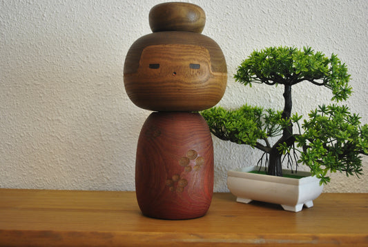 Exclusive vintage Sosaku kokeshi mad by Sanpei Yamanaka (1926-2012)