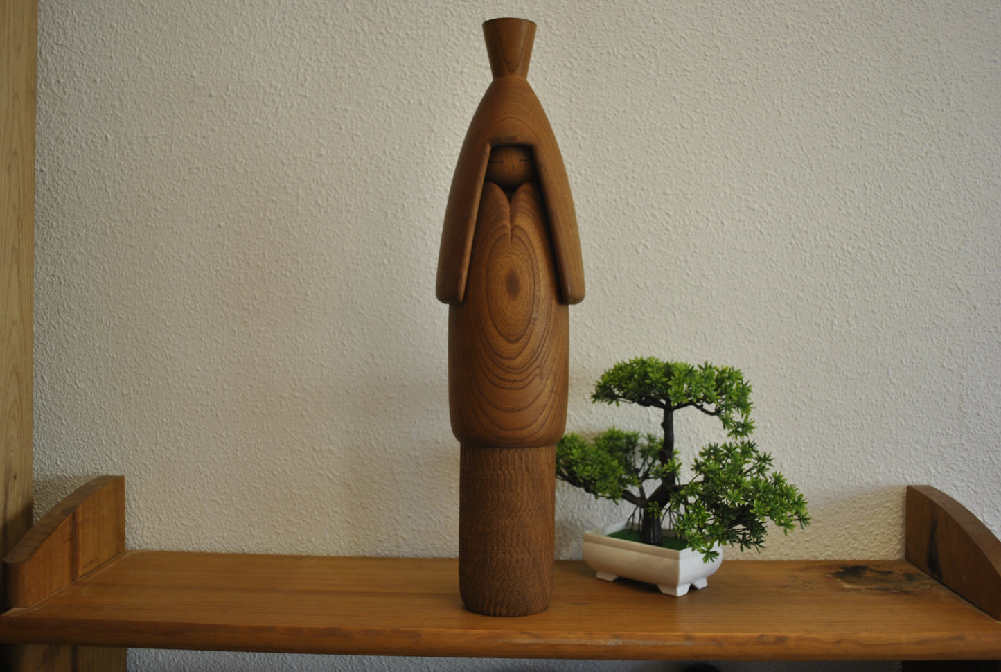 Exclusive  vintage sosaku kokeshi made by Shouzan Shido (1932-1995) 47cm!