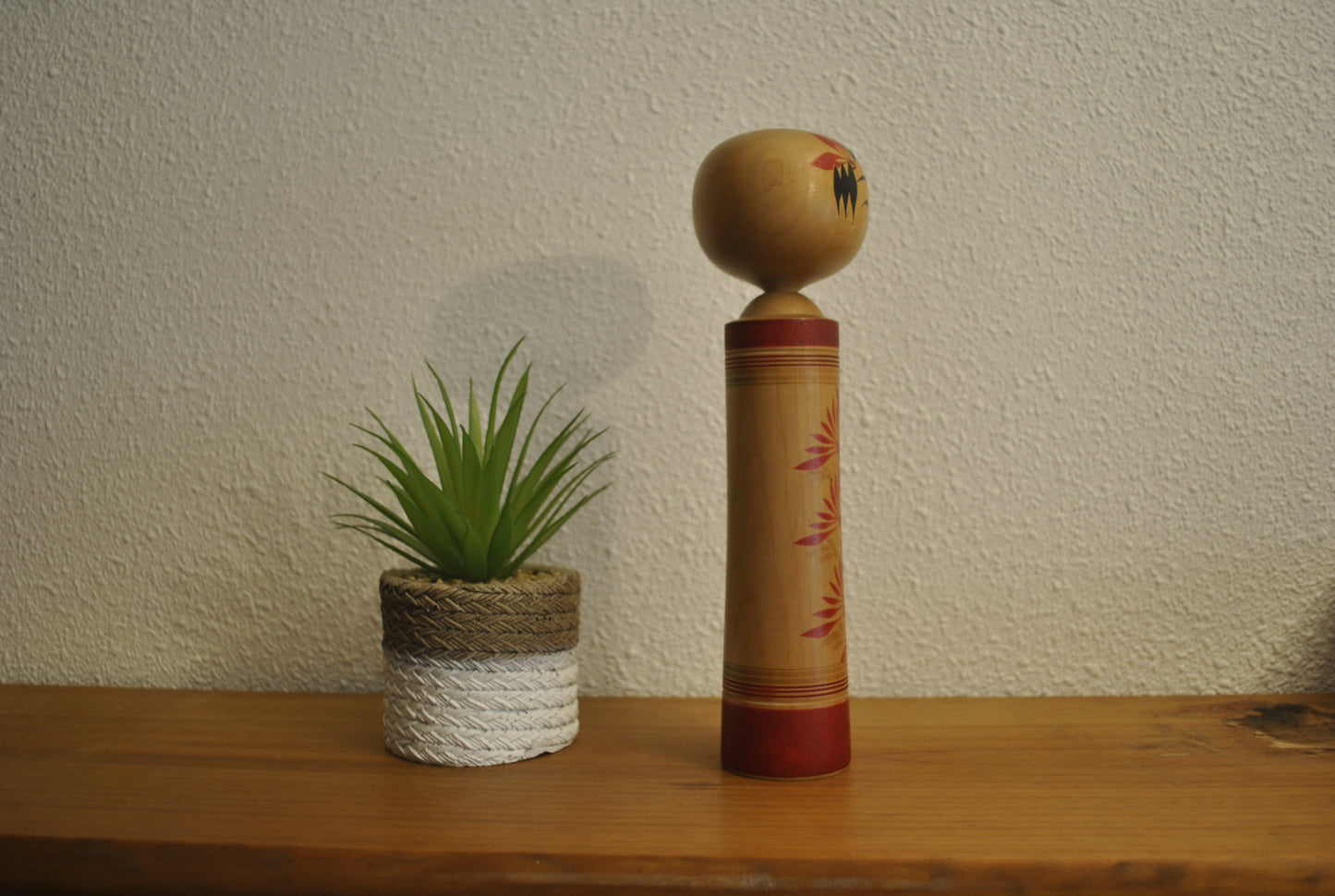 Vintage Traditonal Tsugaru-Naruko Kokeshi made by Honda Isao (1941-)