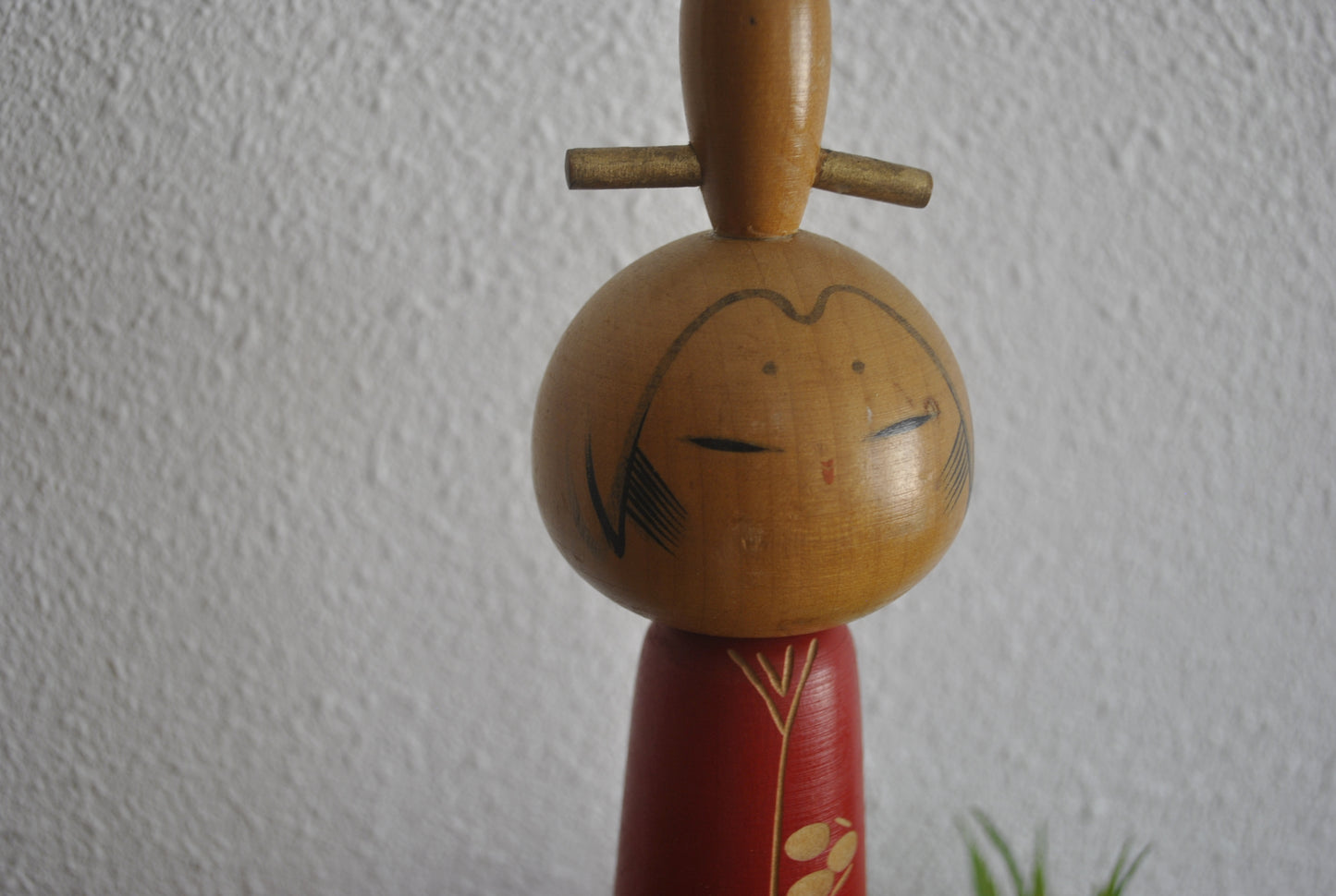 Vintage sosaku kokeshi By Issetsu Kuribayashi (1924-2011)